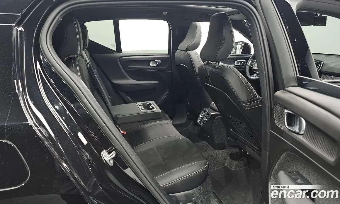 Volvo XC40 2025 2.0 автомат (гидро), фото 16