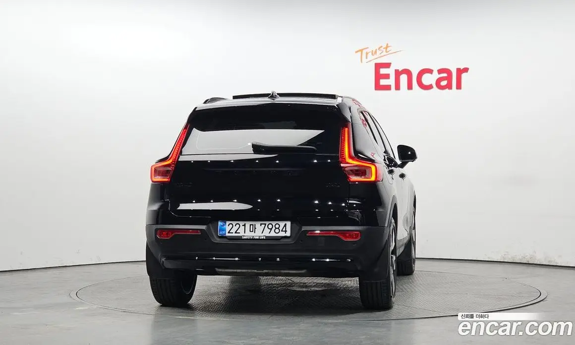 Volvo XC40 2025 2.0 автомат (гидро), фото 4