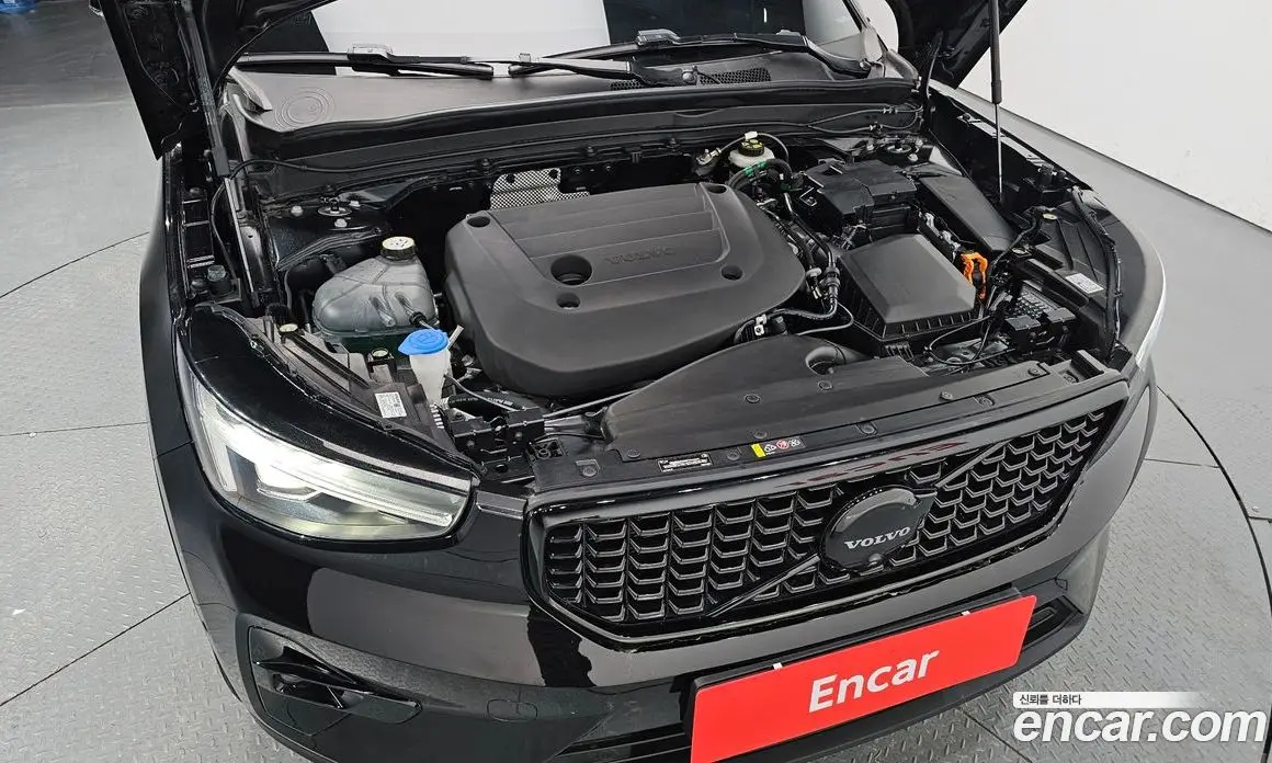 Volvo XC40 2025 2.0 автомат (гидро), фото 6