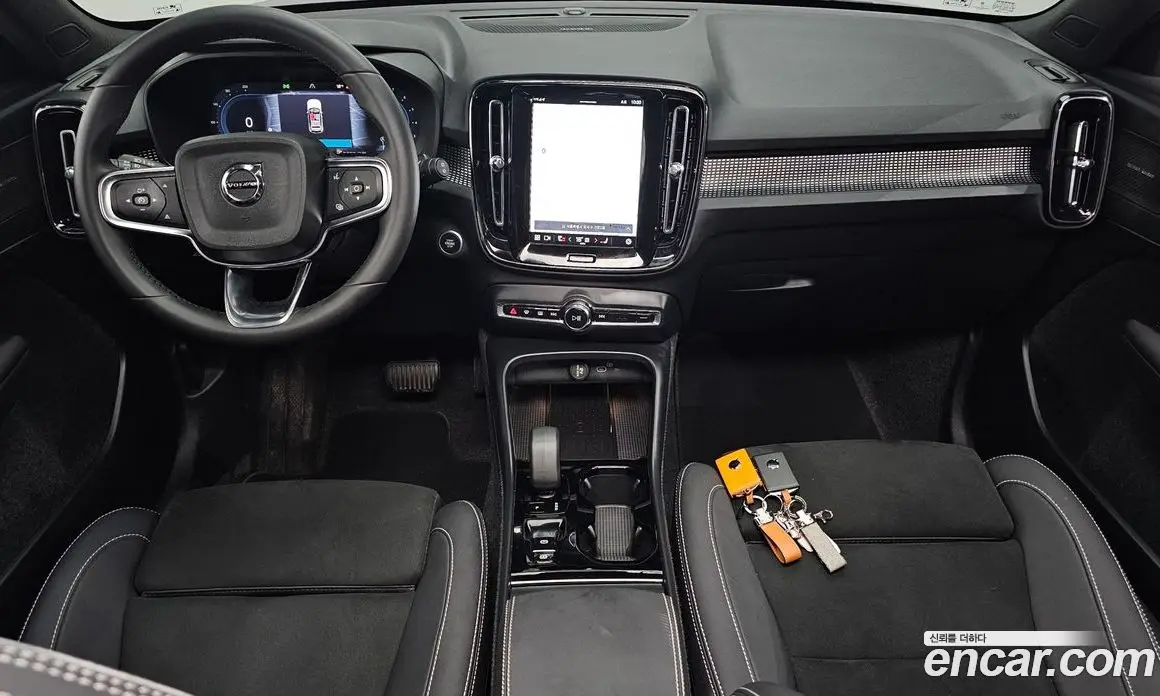 Volvo XC40 2025 2.0 автомат (гидро), фото 10
