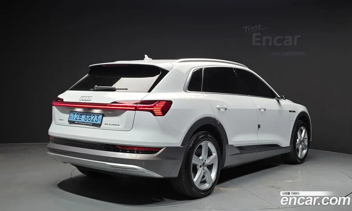 Audi e-tron 2022 0.2 автомат (гидро), фото 2 Audi e-tron 2022 0.2 автомат (гидро), фото 2