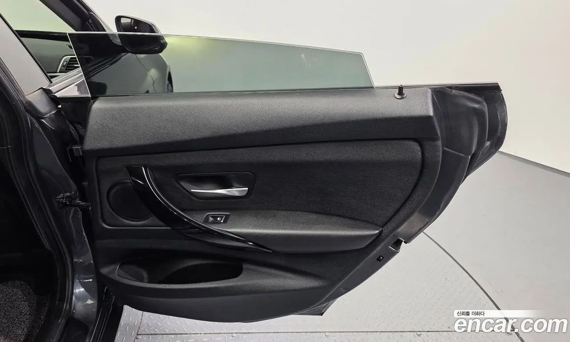 BMW 3 серия 2018 2.0 автомат (гидро), фото 15