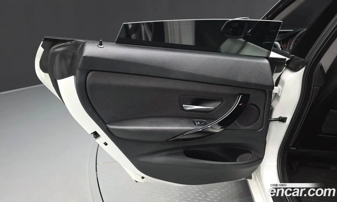 BMW 3 серия 2018 2.0 автомат (гидро), фото 15