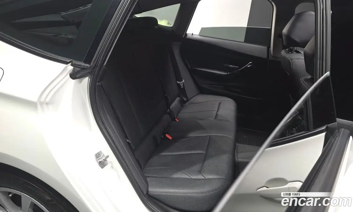 BMW 3 серия 2018 2.0 автомат (гидро), фото 17