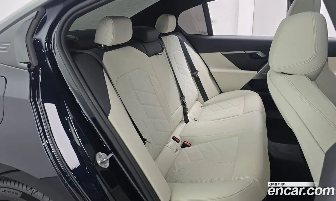 BMW 5 серия 2025 2.0 автомат (гидро), фото 17
