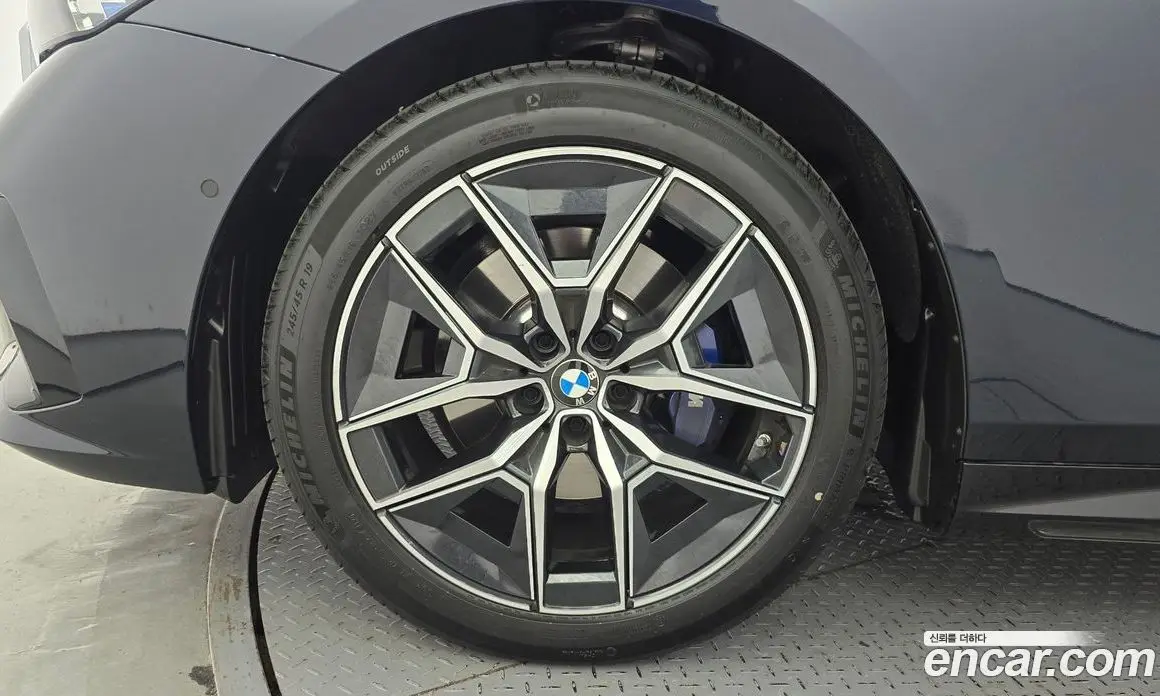 BMW 5 серия 2025 2.0 автомат (гидро), фото 5