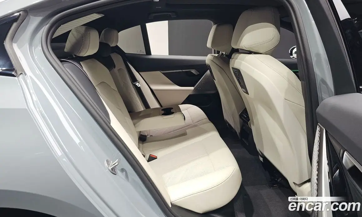 BMW 5 серия 2025 2.0 автомат (гидро), фото 17