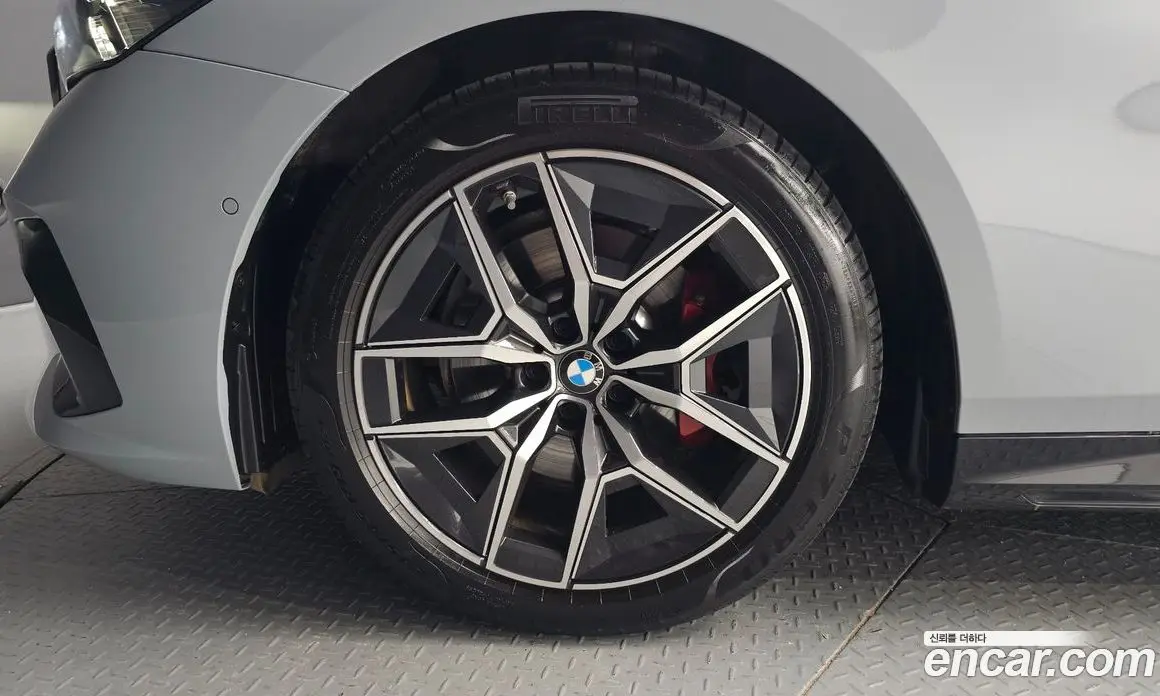 BMW 5 серия 2025 2.0 автомат (гидро), фото 5