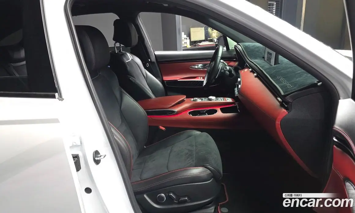 Genesis GV70 2021 2.5 автомат (гидро), фото 17 Genesis GV70 2021 2.5 автомат (гидро), фото 17
