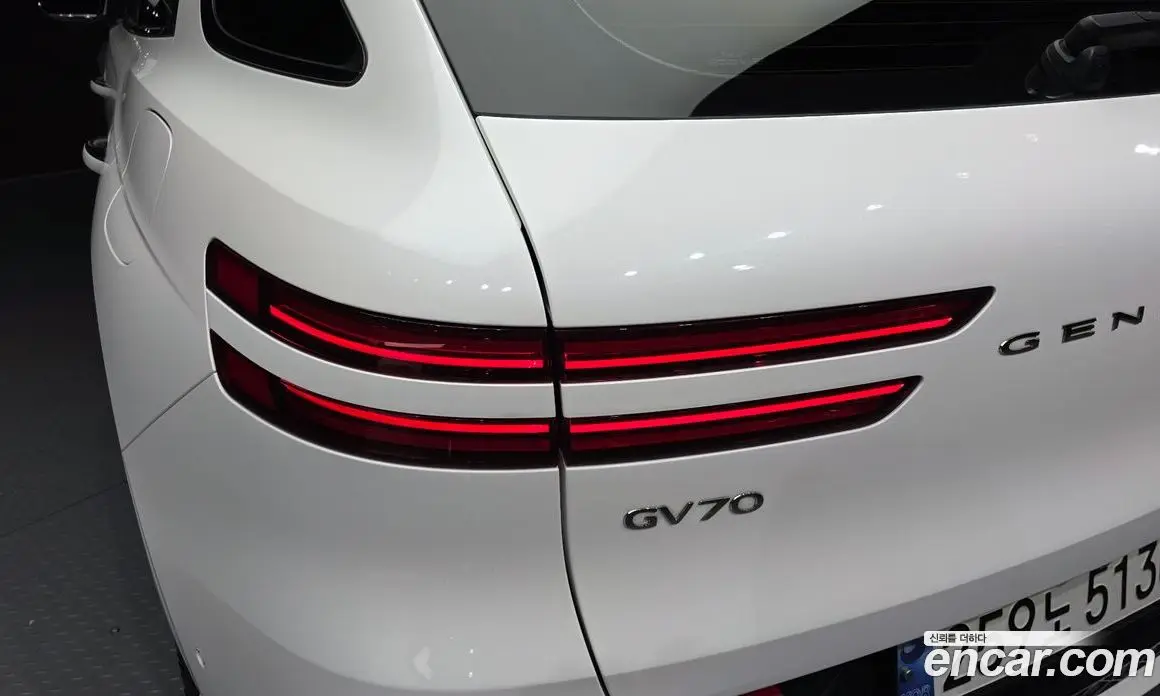 Genesis GV70 2021 2.5 автомат (гидро), фото 9 Genesis GV70 2021 2.5 автомат (гидро), фото 9
