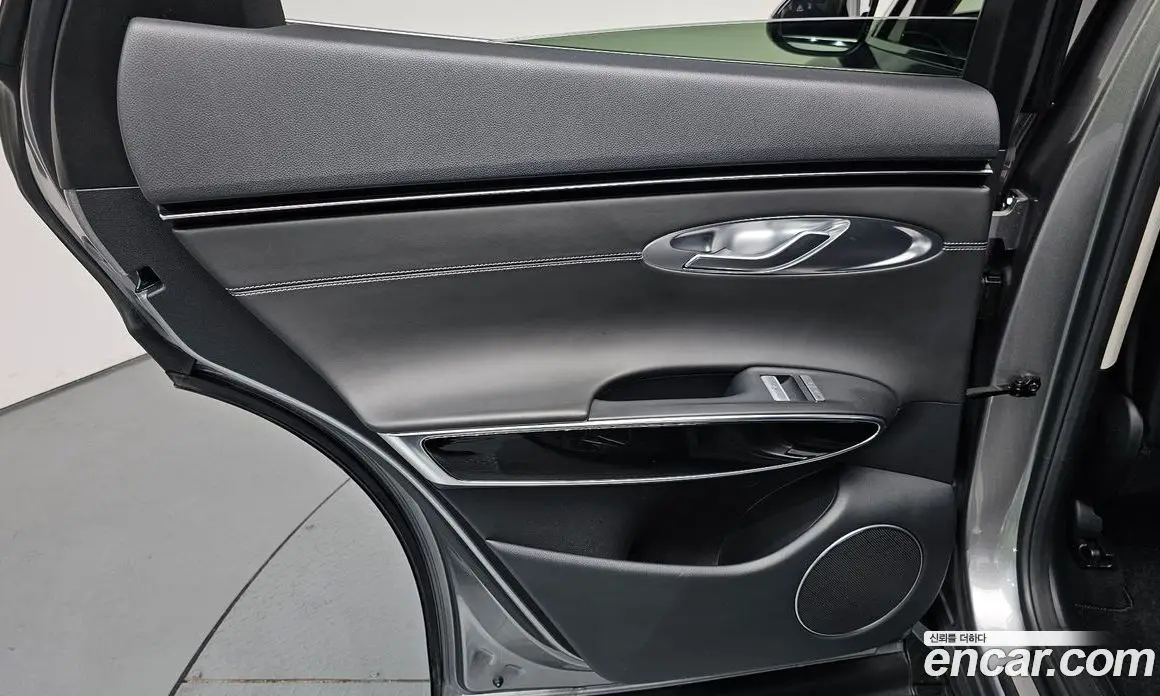 Genesis GV70 2021 2.5 автомат (гидро), фото 14 Genesis GV70 2021 2.5 автомат (гидро), фото 14
