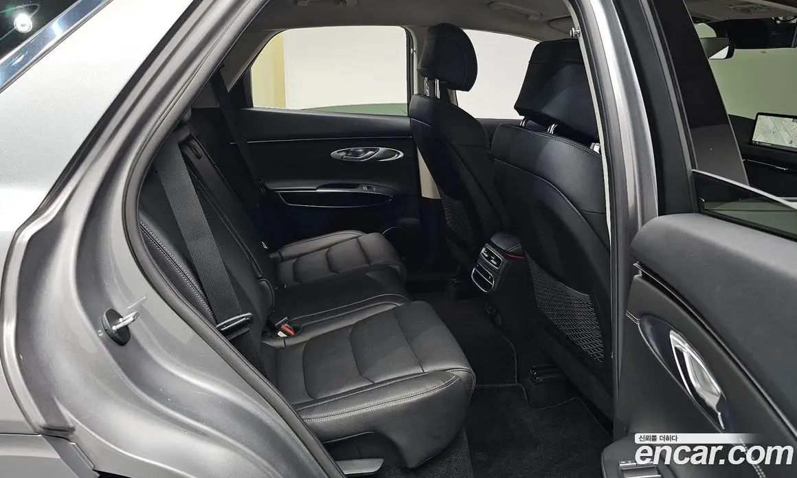 Genesis GV70 2021 2.5 автомат (гидро), фото 17 Genesis GV70 2021 2.5 автомат (гидро), фото 17