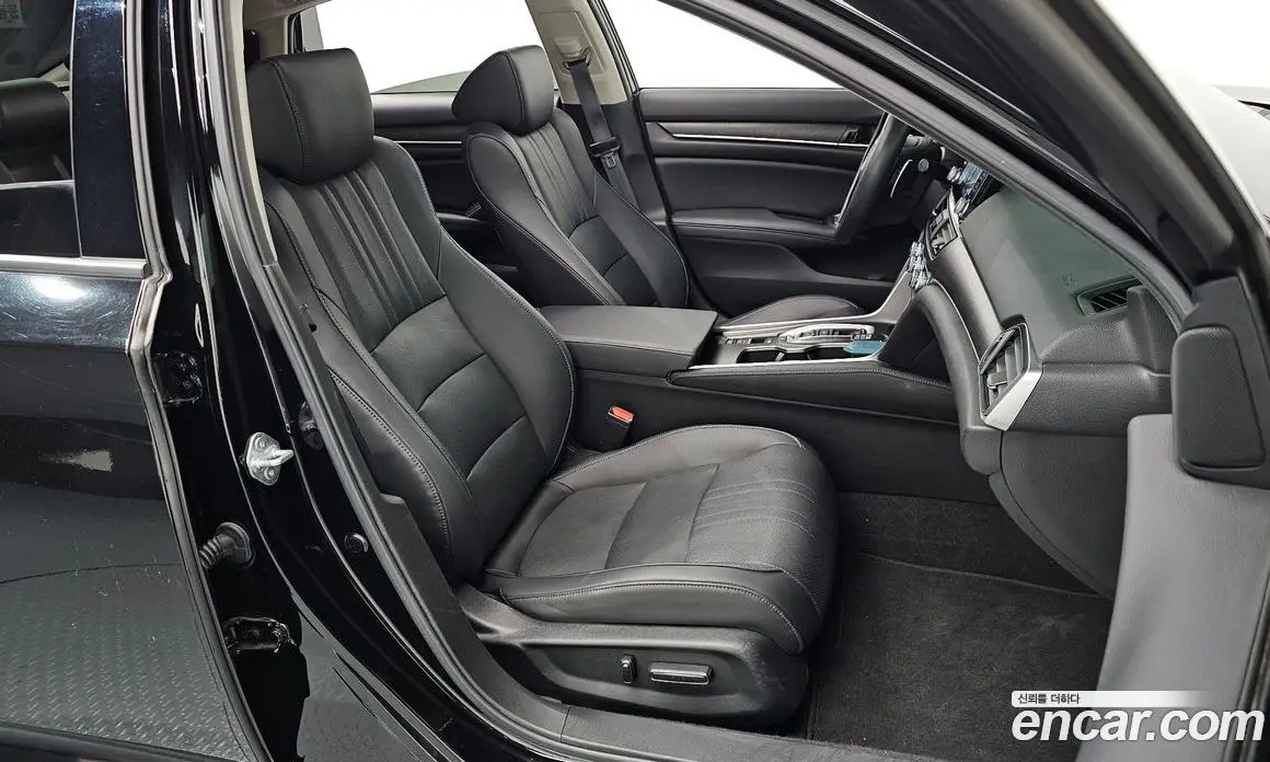 Honda Accord 2021 2.0 автомат (гидро), фото 17