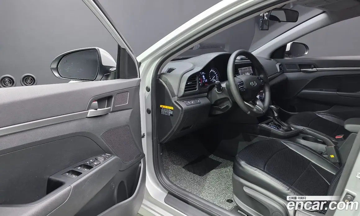 Hyundai Avante 2019 1.6 автомат (гидро), фото 13