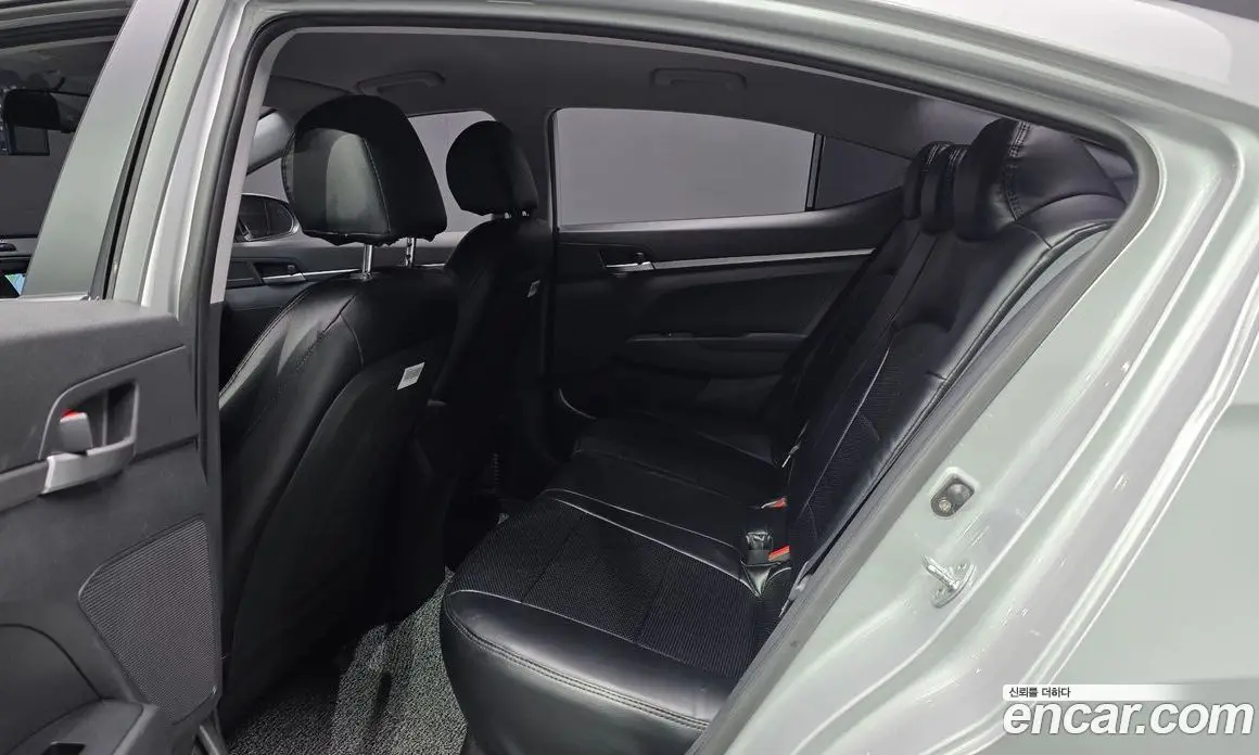Hyundai Avante 2019 1.6 автомат (гидро), фото 17