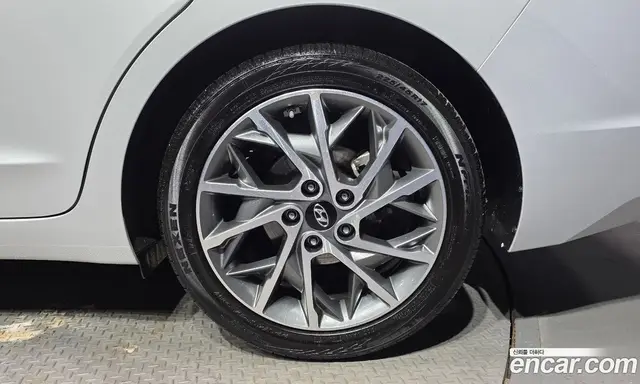 Hyundai Avante 2019 1.6 автомат (гидро), миниатюра 7