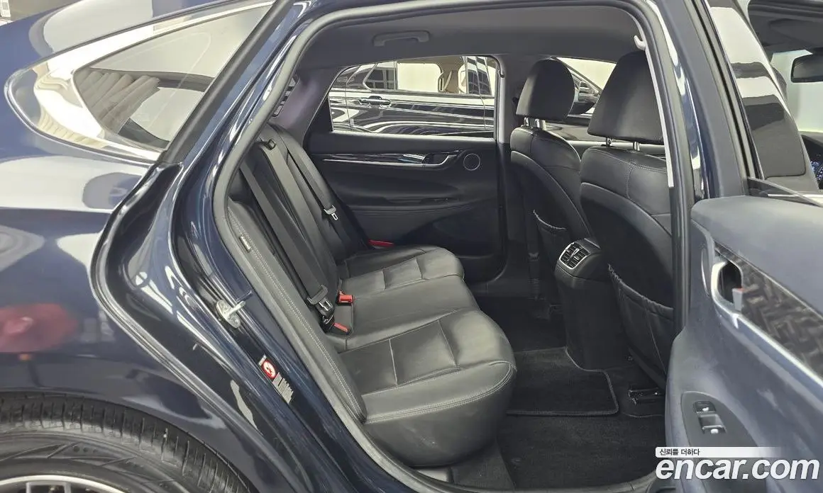 Hyundai Grandeur 2017 2.4 автомат (гидро), фото 17 Hyundai Grandeur 2017 2.4 автомат (гидро), фото 17
