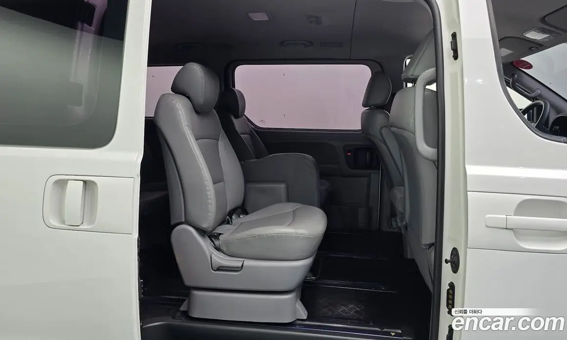 Hyundai Starex 2019 2.5 автомат (гидро), фото 16 Hyundai Starex 2019 2.5 автомат (гидро), фото 16
