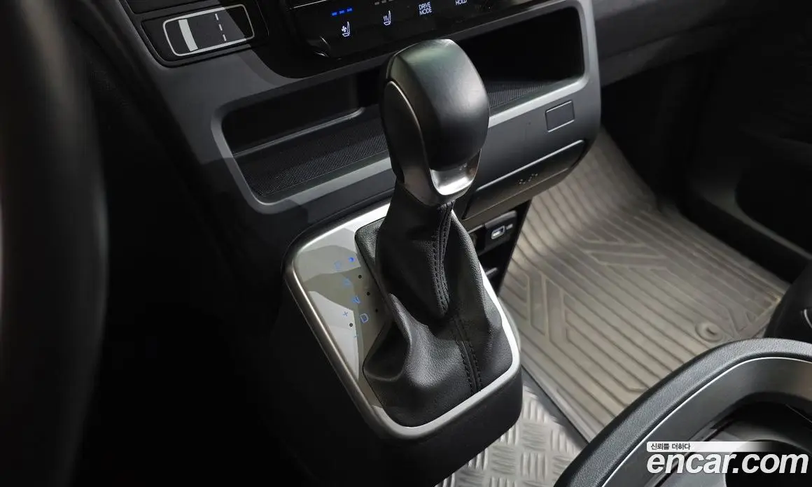 Hyundai Staria 2022 2.2 автомат (гидро), фото 12