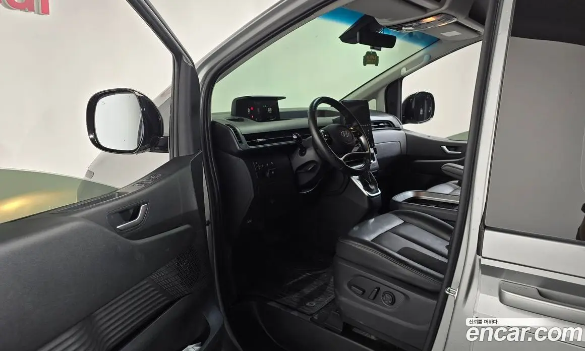 Hyundai Staria 2022 2.2 автомат (гидро), фото 13
