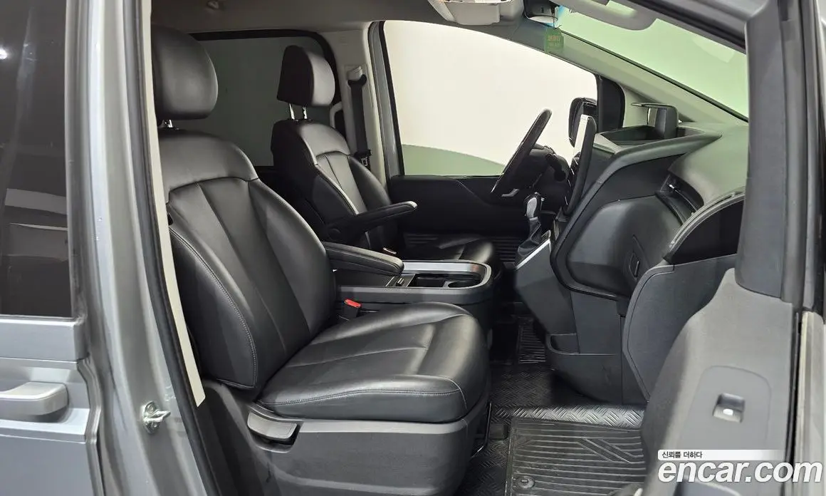 Hyundai Staria 2022 2.2 автомат (гидро), фото 16