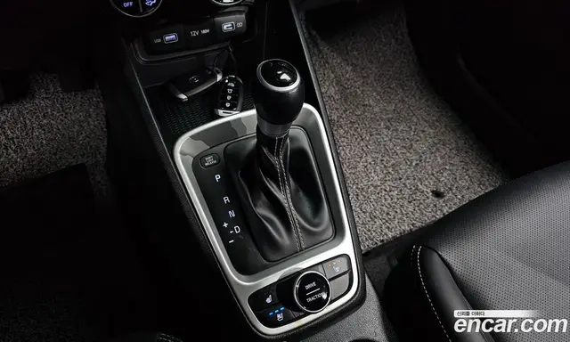 Hyundai Venue 2022 1.6 автомат (гидро), миниатюра 12