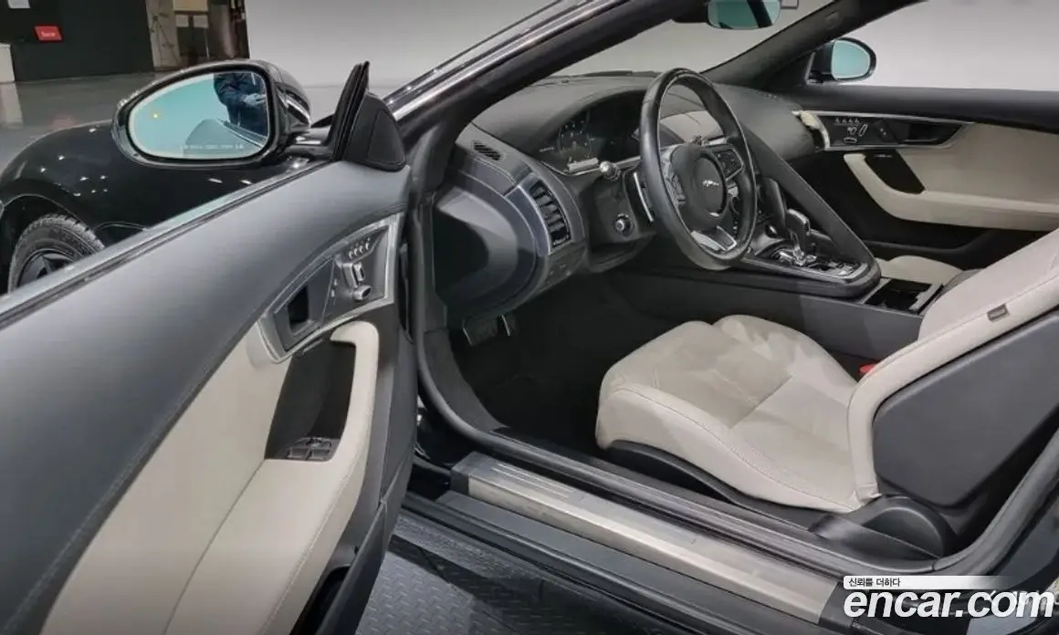 Jaguar F-Type 2023 2.0 автомат (гидро), фото 10 Jaguar F-Type 2023 2.0 автомат (гидро), фото 10
