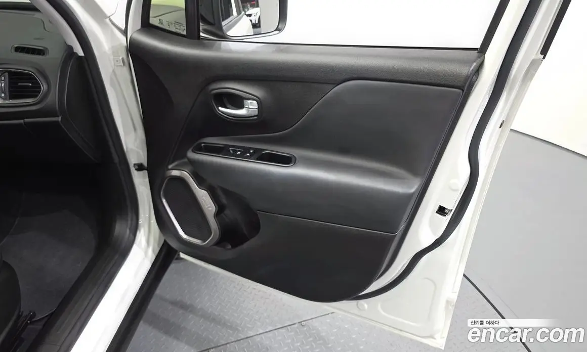 Jeep Renegade 2023 1.3 автомат (гидро), фото 14