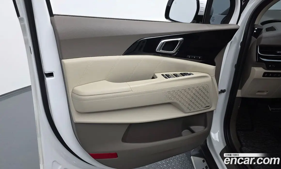 Kia Carnival 2024 1.6 автомат (гидро), фото 14