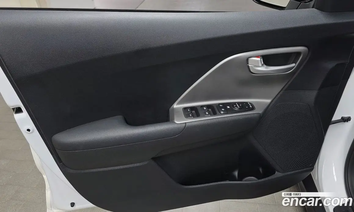 Kia Niro 2023 0.2 автомат (гидро), фото 13 Kia Niro 2023 0.2 автомат (гидро), фото 13