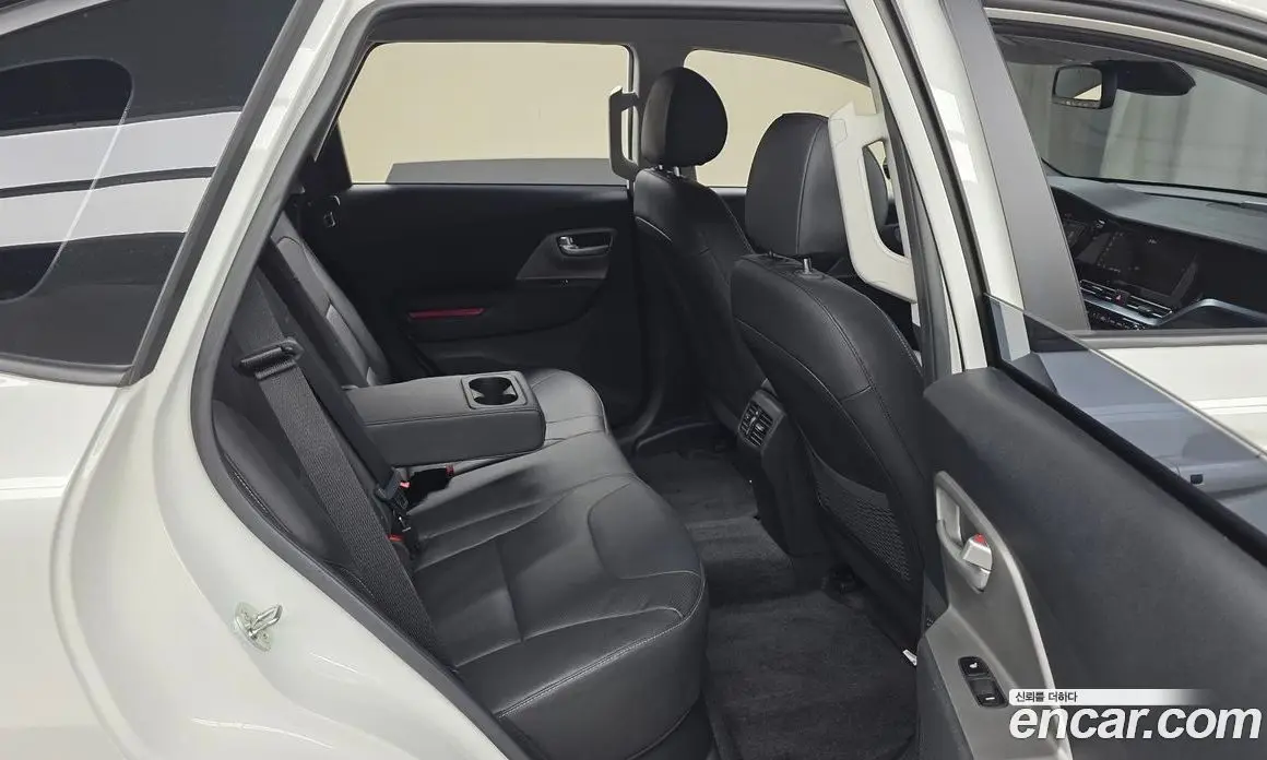 Kia Niro 2023 0.2 автомат (гидро), фото 16 Kia Niro 2023 0.2 автомат (гидро), фото 16