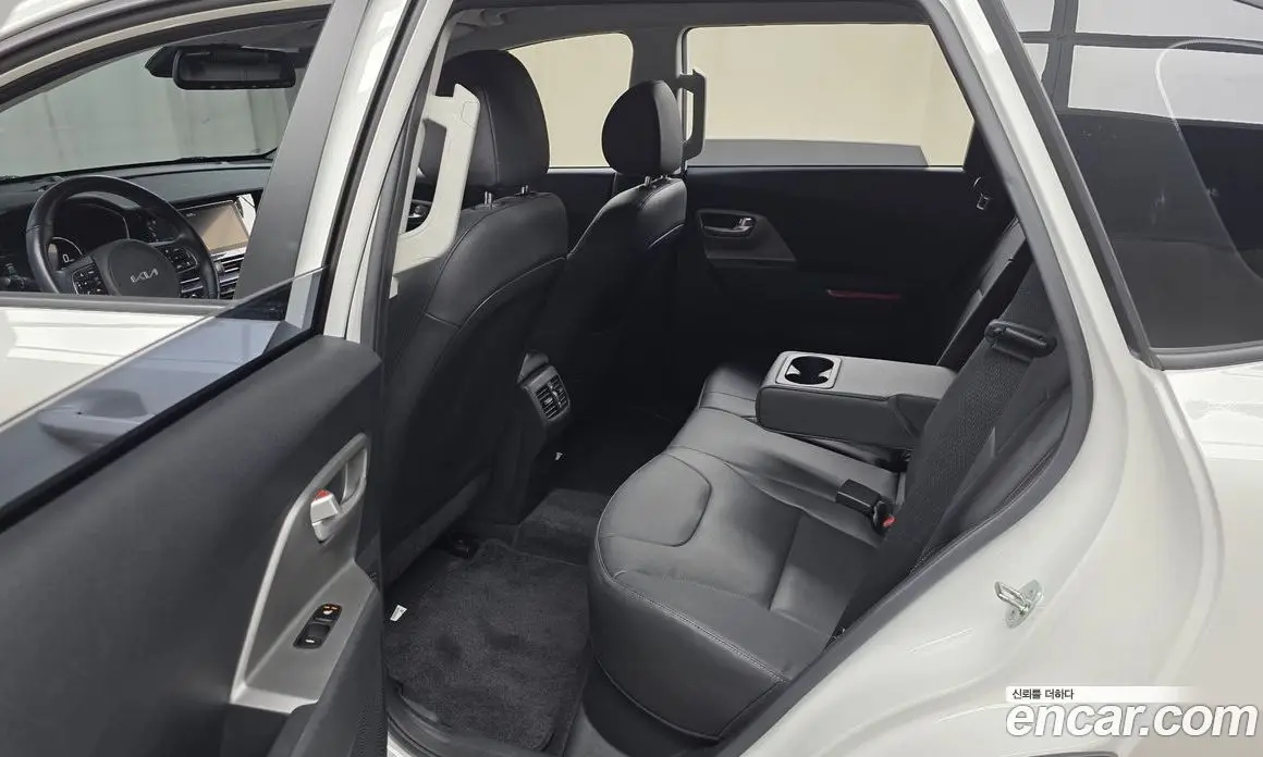 Kia Niro 2023 0.2 автомат (гидро), фото 17 Kia Niro 2023 0.2 автомат (гидро), фото 17
