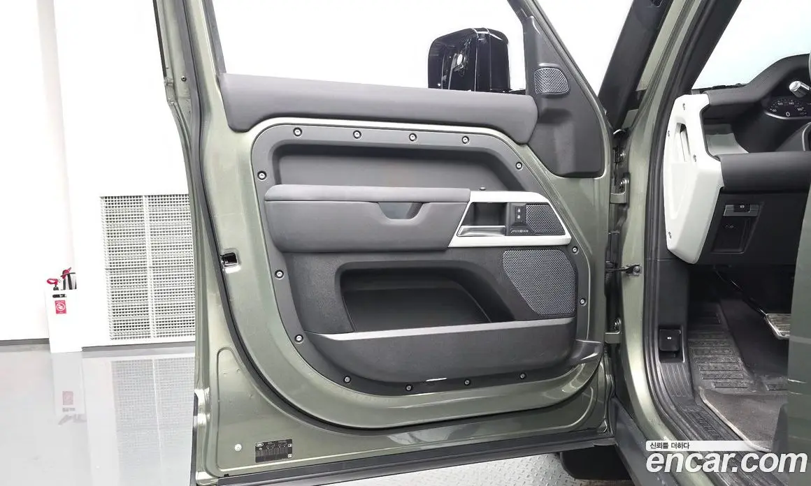 Land Rover Defender 2020 2.0 автомат (гидро), фото 13 Land Rover Defender 2020 2.0 автомат (гидро), фото 13