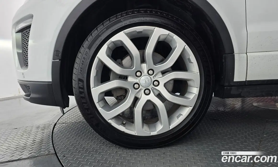 Land Rover Range Rover Evoque 2017 2.0 автомат (гидро), фото 5 Land Rover Range Rover Evoque 2017 2.0 автомат (гидро), фото 5