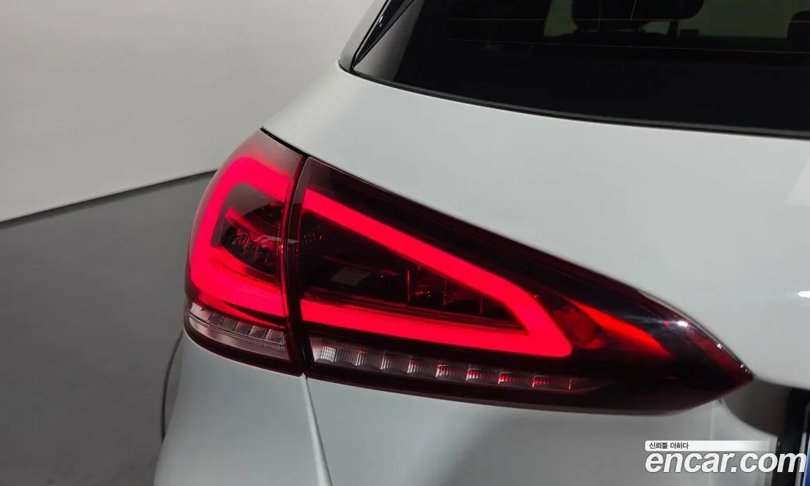 Mercedes-Benz A-Class 2022 2.0 автомат (гидро), фото 9 Mercedes-Benz A-Class 2022 2.0 автомат (гидро), фото 9