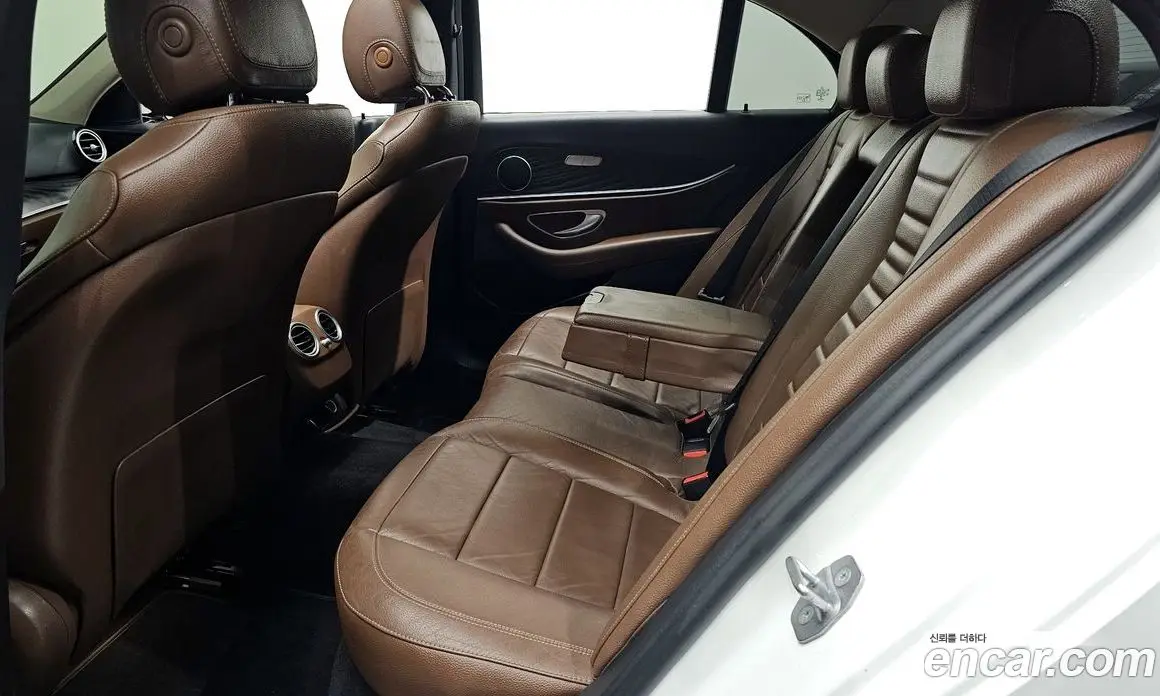 Mercedes-Benz E-Class 2017 2.0 автомат (гидро), фото 16 Mercedes-Benz E-Class 2017 2.0 автомат (гидро), фото 16