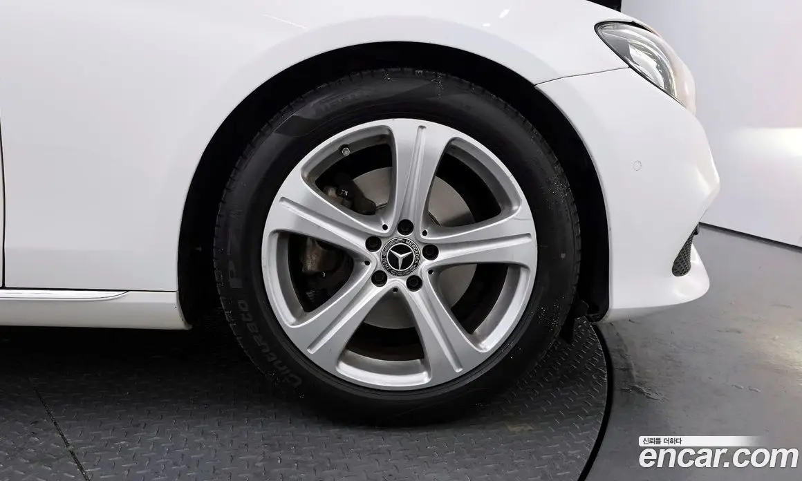 Mercedes-Benz E-Class 2017 2.0 автомат (гидро), фото 6 Mercedes-Benz E-Class 2017 2.0 автомат (гидро), фото 6