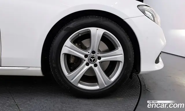 Mercedes-Benz E-Class 2017 2.0 автомат (гидро), миниатюра 6 Mercedes-Benz E-Class 2017 2.0 автомат (гидро), миниатюра 6