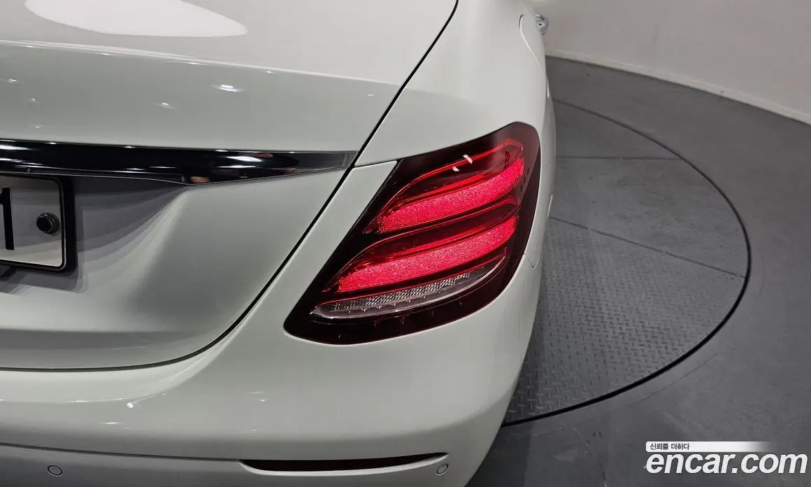 Mercedes-Benz E-Class 2018 2.0 автомат (гидро), фото 9 Mercedes-Benz E-Class 2018 2.0 автомат (гидро), фото 9