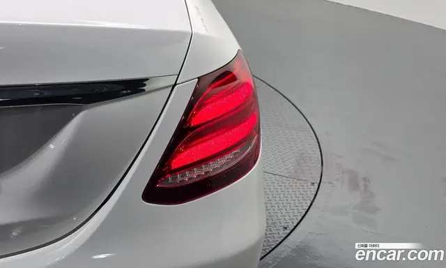 Mercedes-Benz E-Class 2020 2.0 автомат (гидро), миниатюра 9