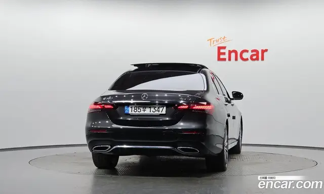 Mercedes-Benz E-Class 2022 2.0 автомат (гидро), миниатюра 3