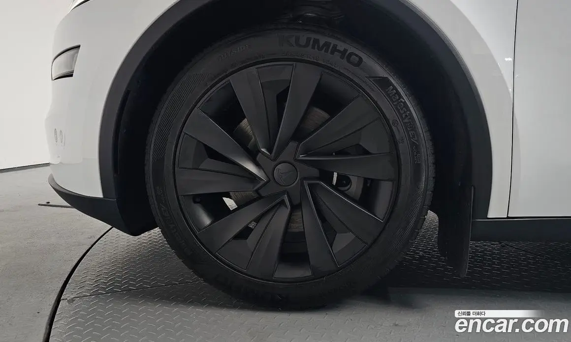 Tesla Model Y 2025 0.2 автомат (гидро), фото 4 Tesla Model Y 2025 0.2 автомат (гидро), фото 4