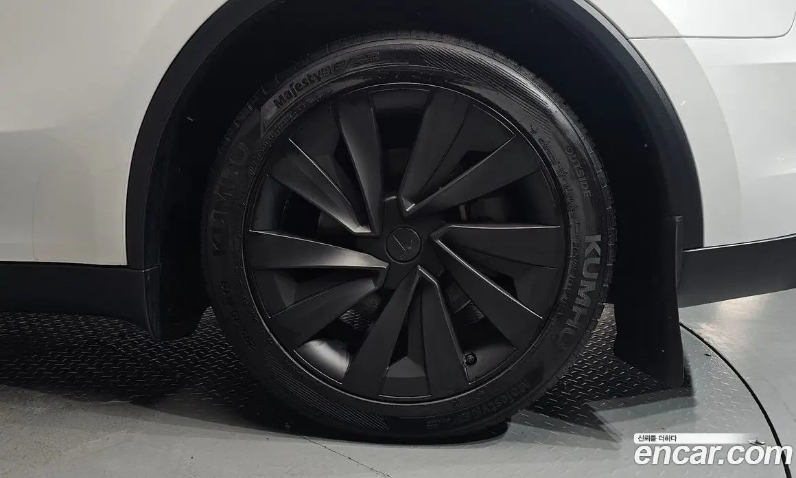Tesla Model Y 2025 0.2 автомат (гидро), фото 6 Tesla Model Y 2025 0.2 автомат (гидро), фото 6