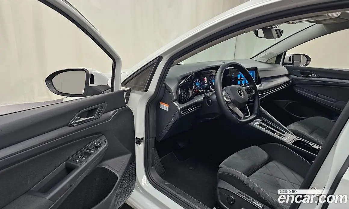 Volkswagen Golf 2022 2.0 автомат (гидро), фото 12 Volkswagen Golf 2022 2.0 автомат (гидро), фото 12