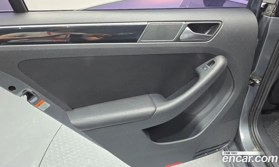 Volkswagen Jetta 2015 2.0 автомат (гидро), фото 15