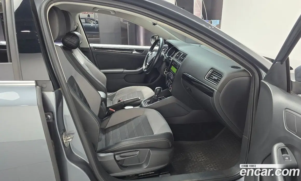 Volkswagen Jetta 2015 2.0 автомат (гидро), фото 16