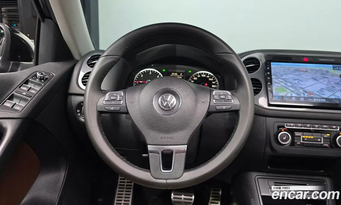 Volkswagen Tiguan 2013 2.0 автомат (гидро), фото 17 Volkswagen Tiguan 2013 2.0 автомат (гидро), фото 17