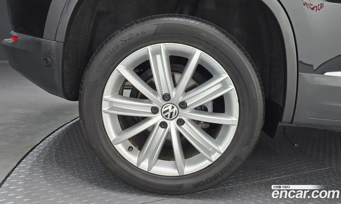Volkswagen Tiguan 2013 2.0 автомат (гидро), фото 6 Volkswagen Tiguan 2013 2.0 автомат (гидро), фото 6