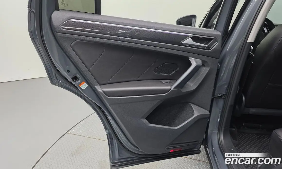 Volkswagen Tiguan 2022 2.0 автомат (гидро), фото 15