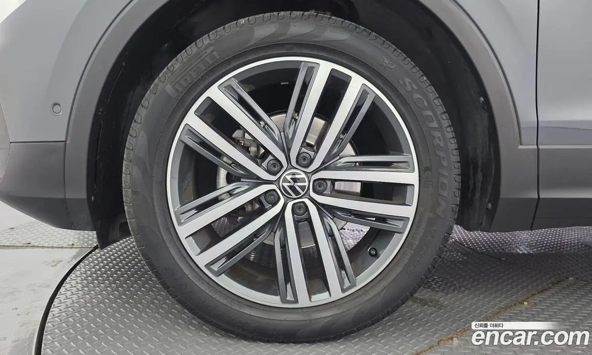 Volkswagen Tiguan 2022 2.0 автомат (гидро), фото 5